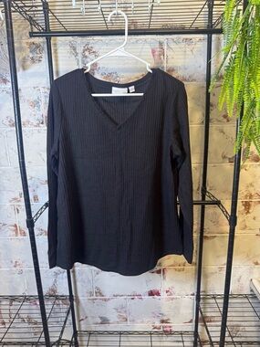 Belle by Kim Gravel Black V-Neck Long Sleeve Top
